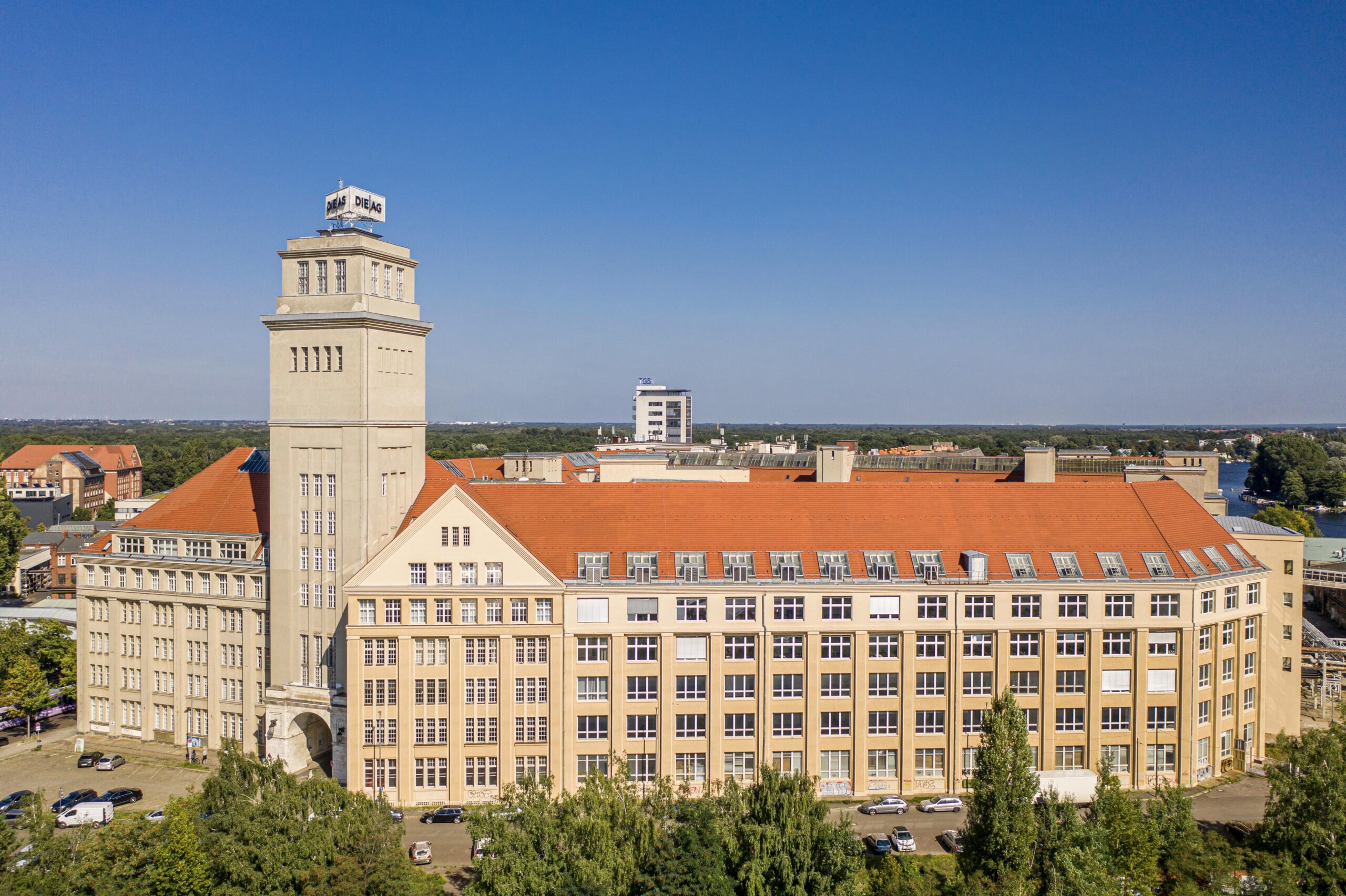 5E11A934-18B0-43BE-835E-168C3D1AA083_1_201_a